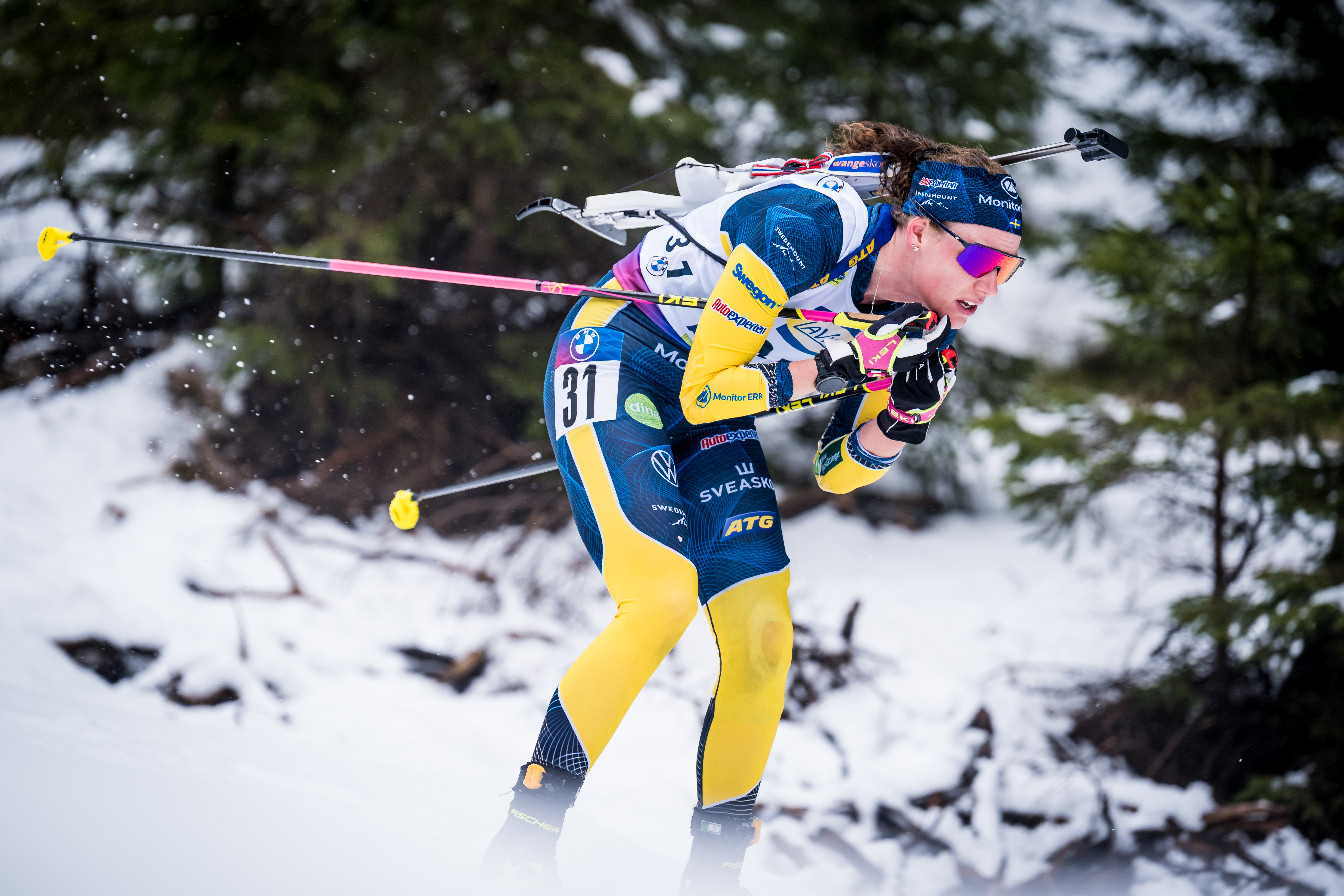 Clean-shooting Julia Simon, Bests Elements, Wins Pokljuka Short